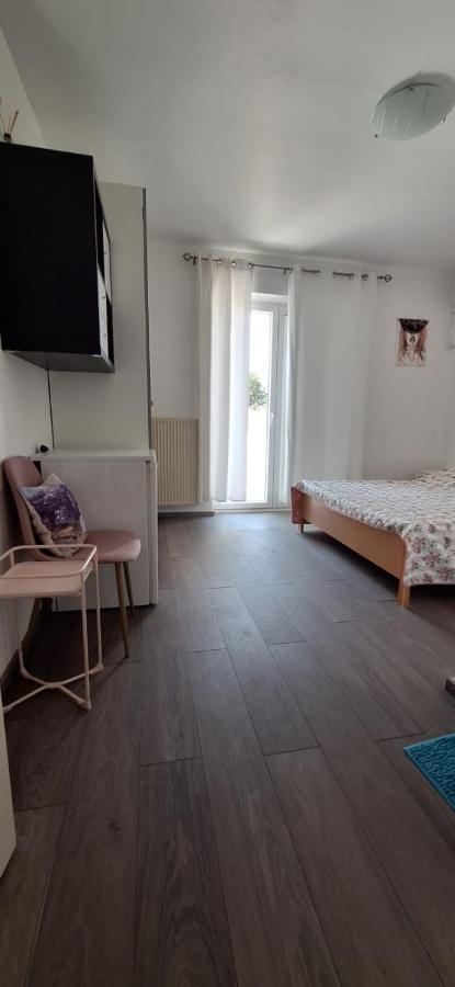 Apartments Villa Milenka Novalja Buitenkant foto