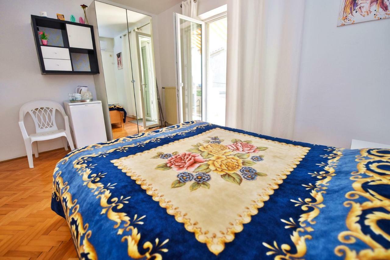 Apartments Villa Milenka Novalja Buitenkant foto