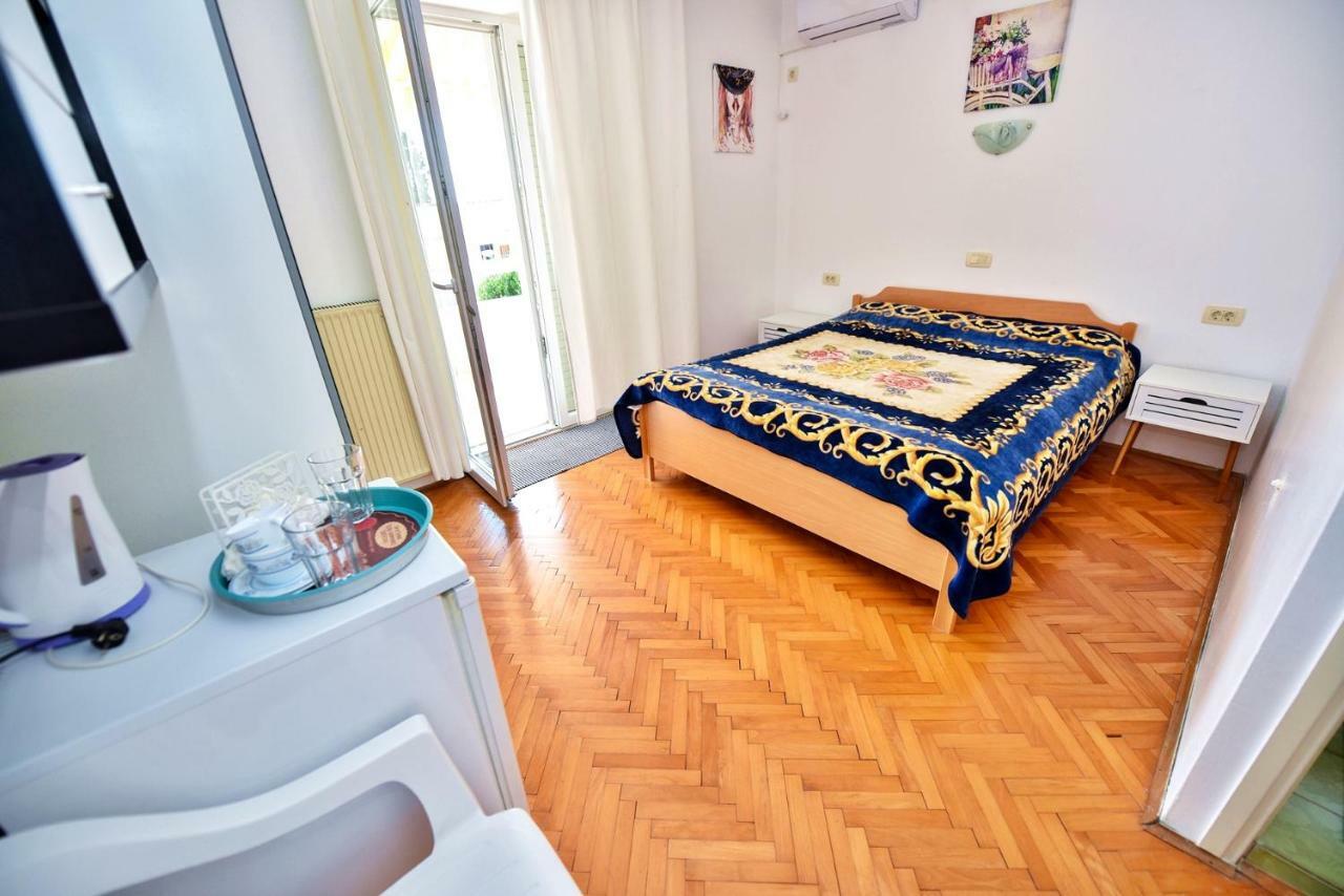 Apartments Villa Milenka Novalja Buitenkant foto